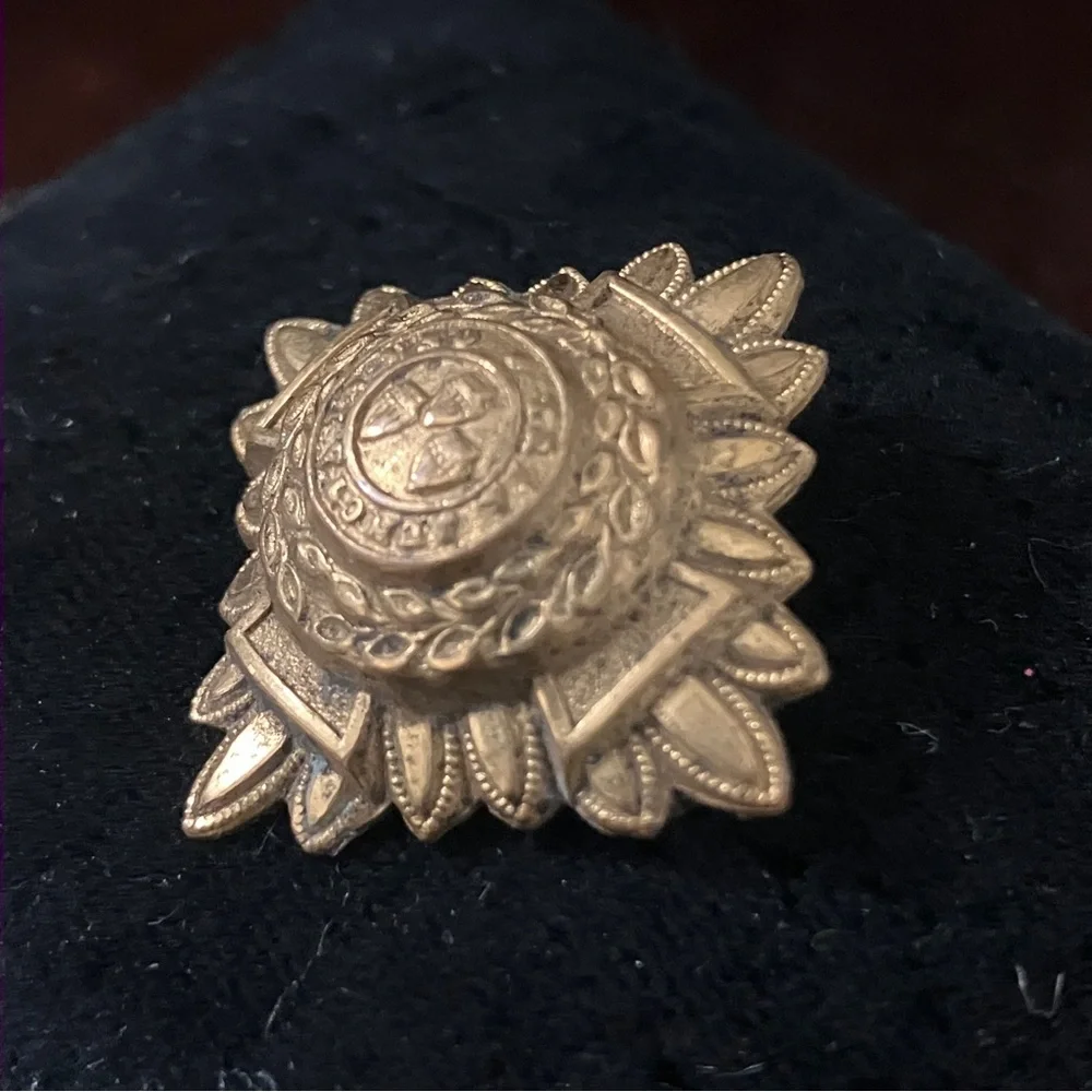 Vintage British Army Tria Juncta in Uno Officers Sweetheart Brooch Badge WWII